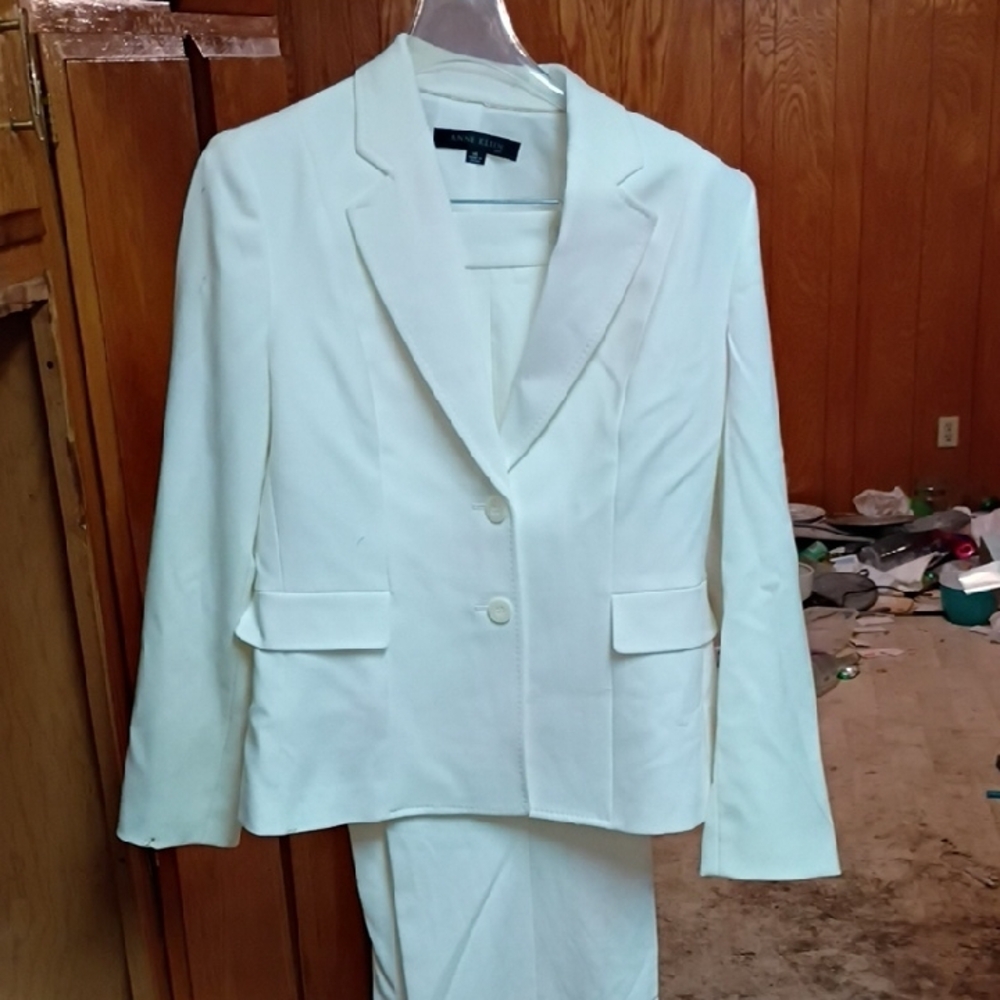 Anne Klein Cream Tailored Suit Professional Style